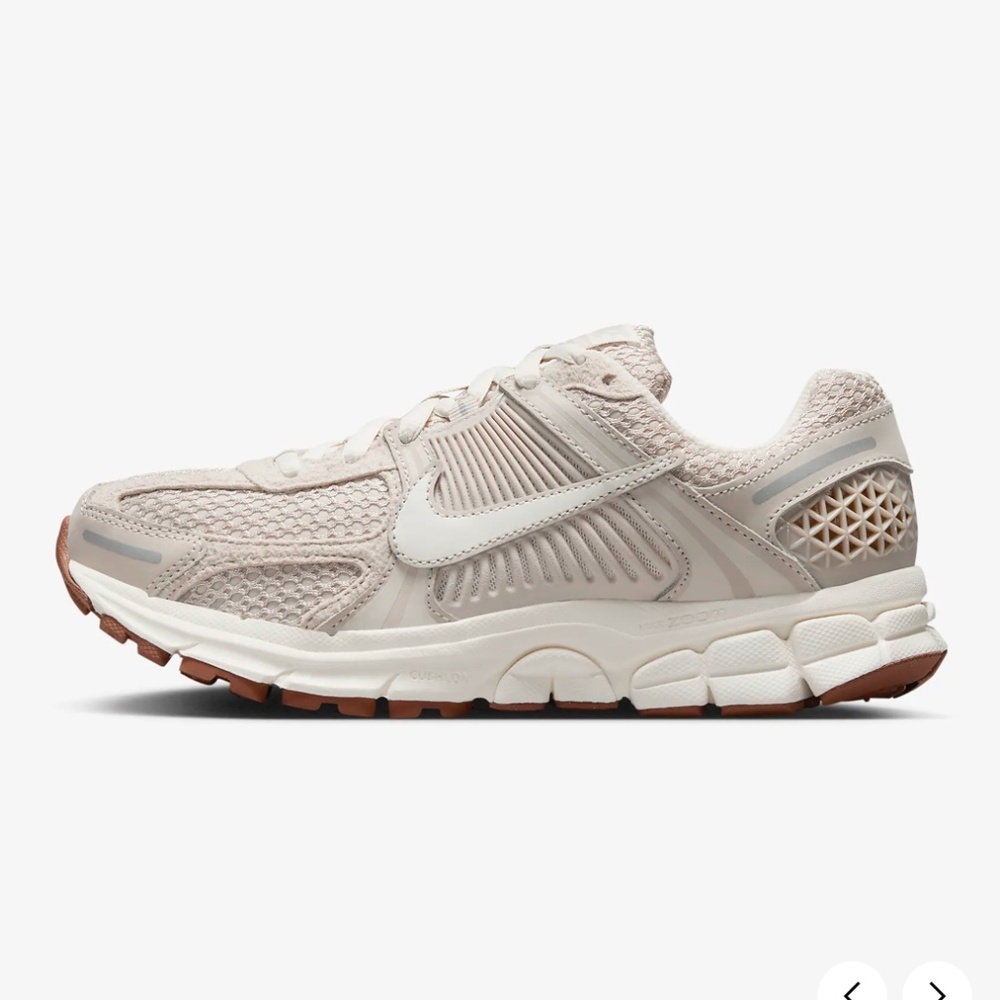 NIB Nike Zoom Vomero 5, women's size 6 SOLD